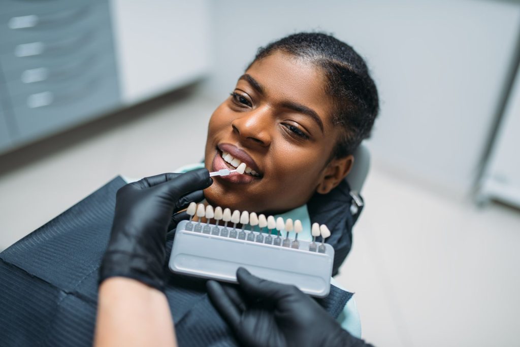 dentist-choosing-the-shade-of-teeth-dental-clinic